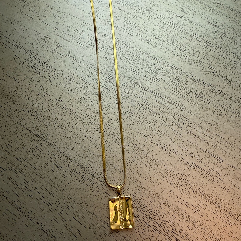 Uncommon James Elegant Pendant Necklace - Picture 2 of 8